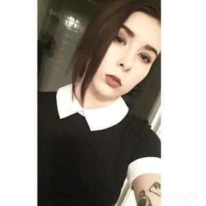 Meet your Posher, Carrie